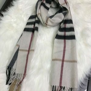 Burberry 100% cashmere